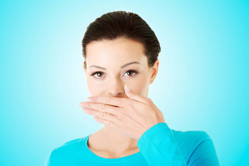 کلینیک دندانپزشکی دانا علل بوی بد دهان و راه‌های درمان آن