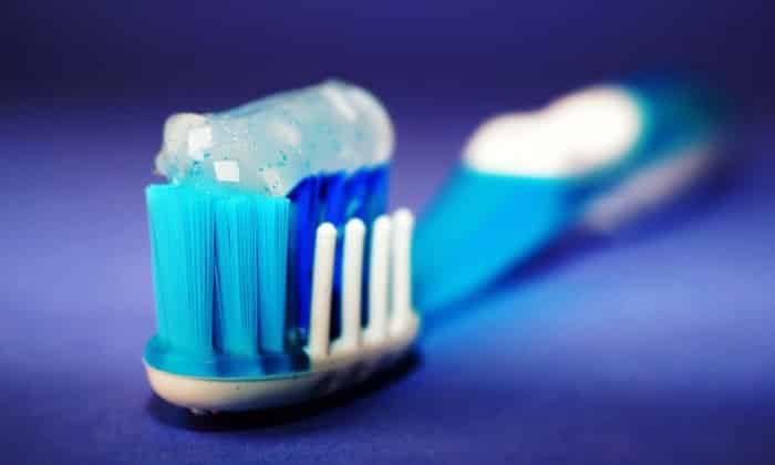 کلینیک دندانپزشکی دانا آیا محصولات سفید کننده به دندان ها آسیب می‌زنند؟ پوسیدگی دندان